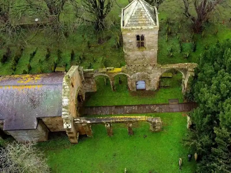 Documentation extérieure d’un monument religieux réalisée par drone