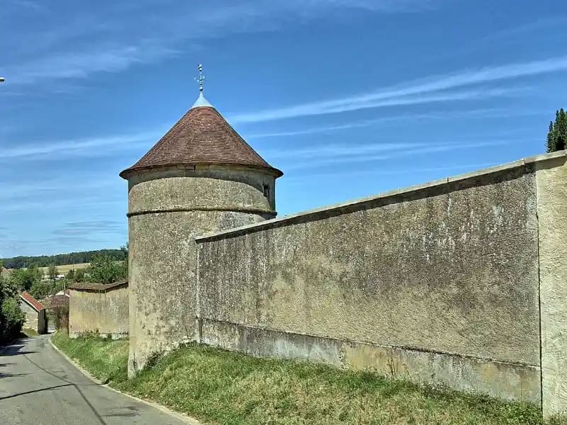 Documentation photographique aérienne d’un mur rural en pierre