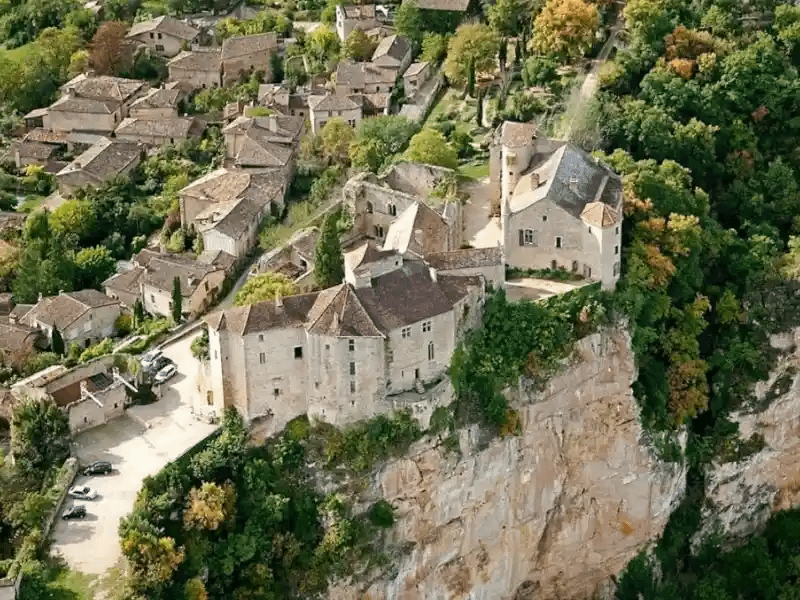 Observation par drone d’une zone rurale difficilement accessible