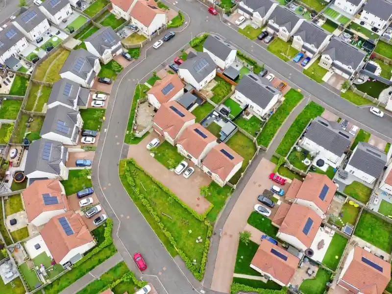 Maison destinée à la location résidentielle avec vue aérienne
