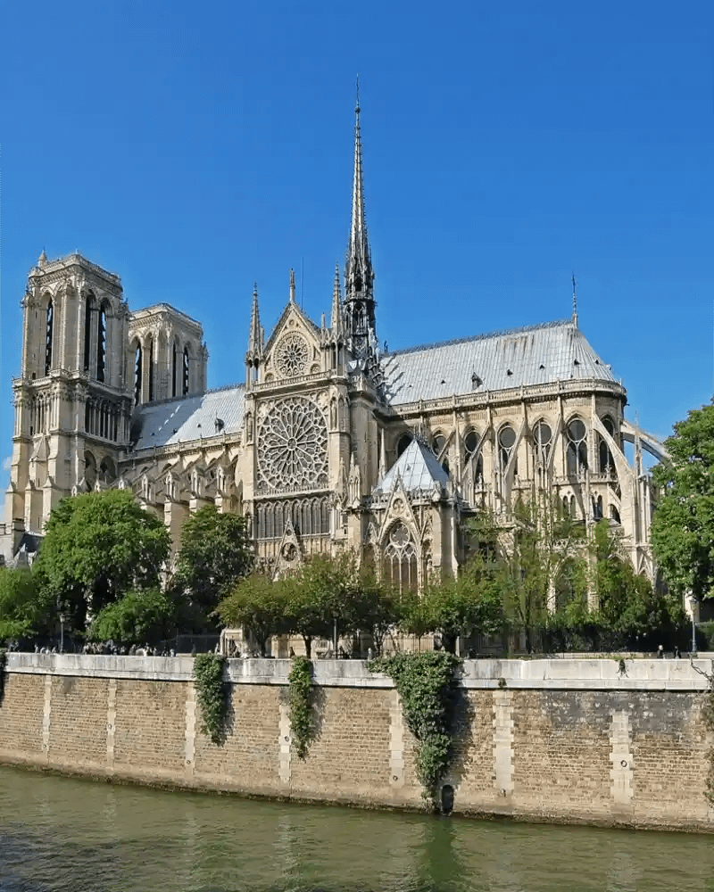 Notre-Dame de Paris restaurée, symbole du patrimoine transmis aux générations futures