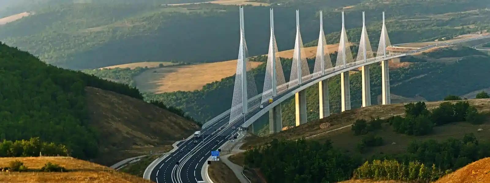 Ouvrages d’art par drone – vue aérienne du viaduc de Millau